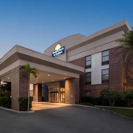 Days Inn & Suites By Wyndham Fort Myers Near Jetblue Park-2